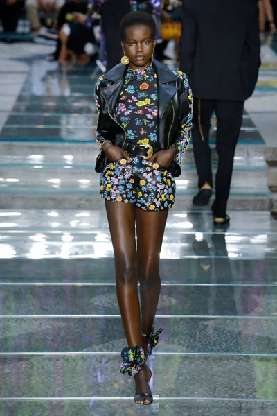 Look 50